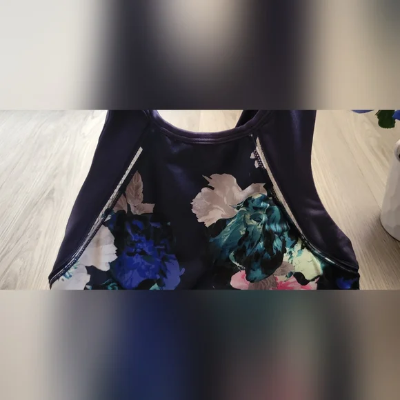 Old Navy Active Go-Dri Floral Racerback with built-in sports bra, Women's Medium - Picture 10 of 13